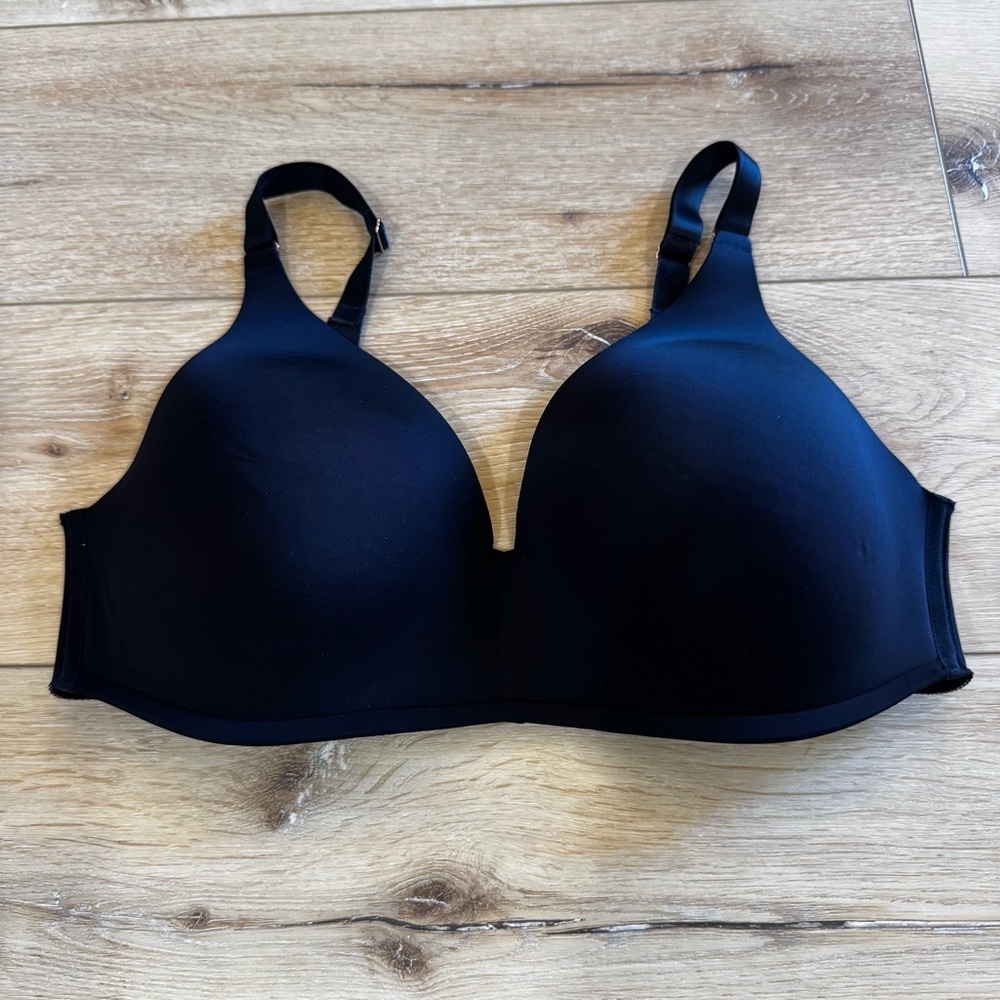 Soma Vanishing 360 Wireless black bra, adjustable straps and band, 36D. - Picture 2 of 6